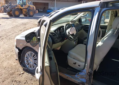 2013 Chrysler Town & Country Touring-L z USA, uszkodzony, nr VIN 2C4RC1CG1DR645636